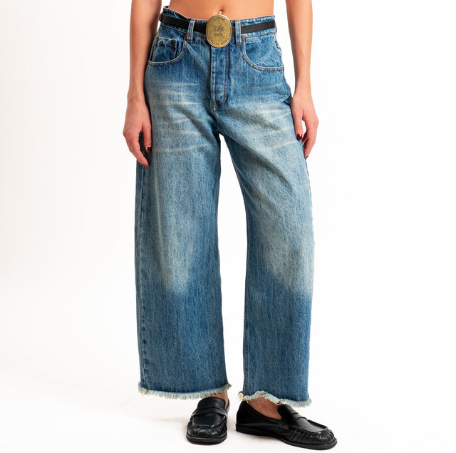 Tension frayed-hem jeans with belt - denim