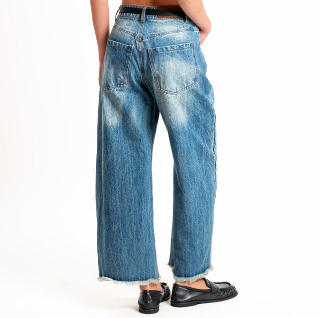 Tension frayed-hem jeans with belt - denim