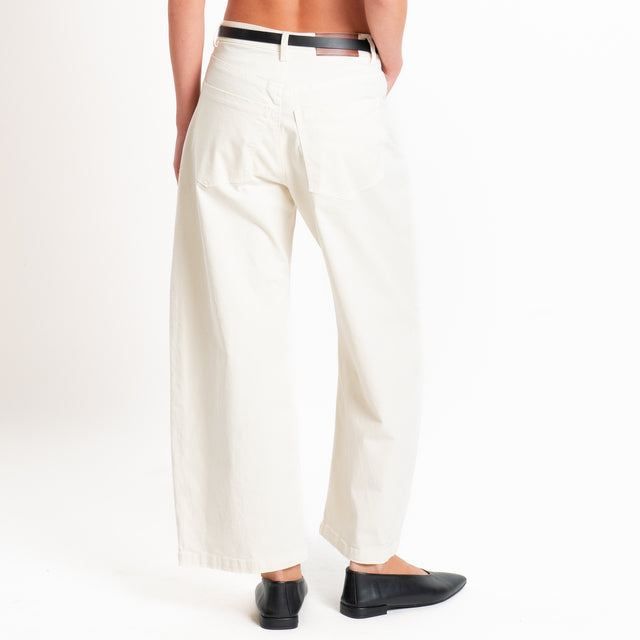Tensione in-Pantalone cropped con cintura - burro