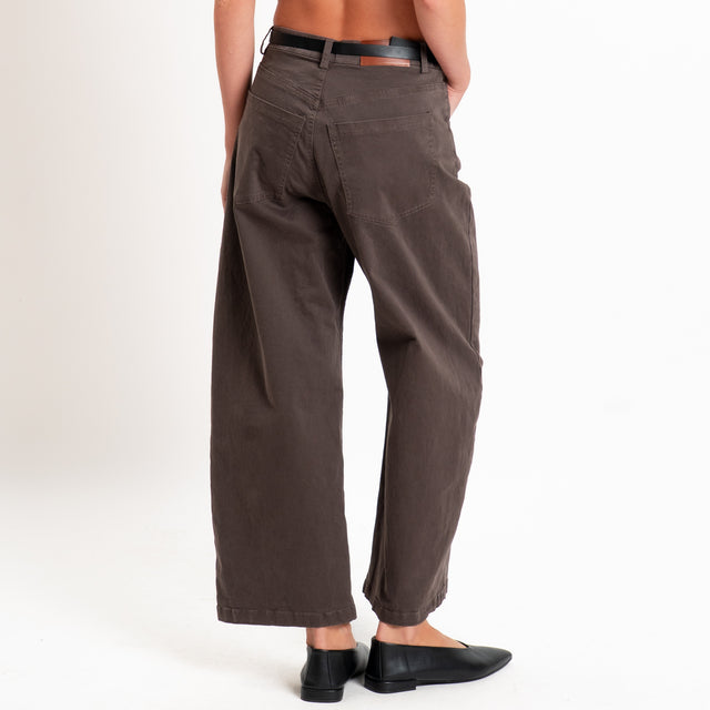 Tensione in-Pantalone cropped con cintura - moro
