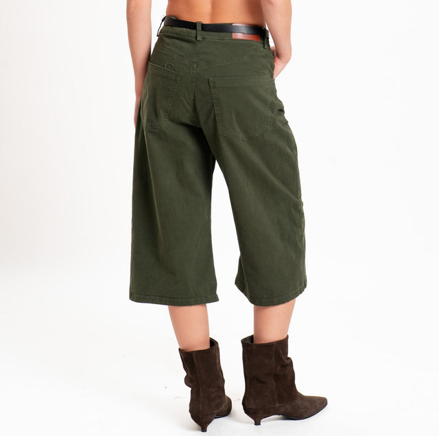 Tensione in-Bermuda cinque tasche con cintura - verde bosco