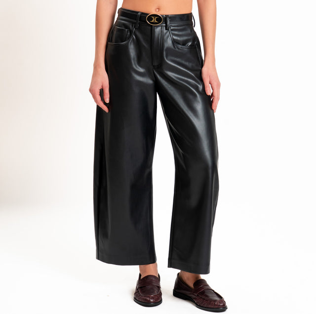 Tensione in-Pantalone similpelle con cintura - nero