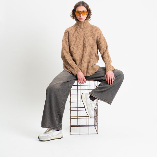 Tensione in-Maglia trecce collo alto misto alpaca - camel