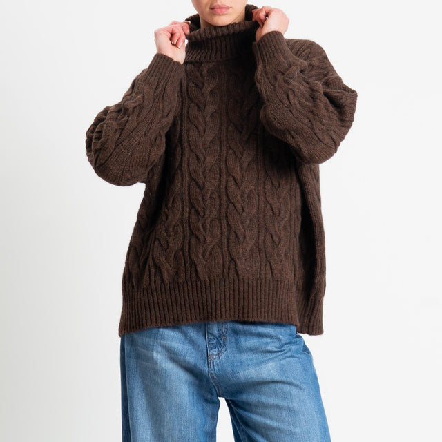 Tensione in-Maglia trecce collo alto misto alpaca - brown