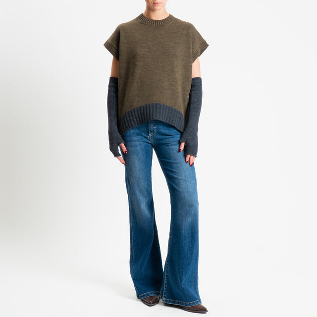 Tensione in-Gilet stondato con manicotti misto lana - green/charcoal
