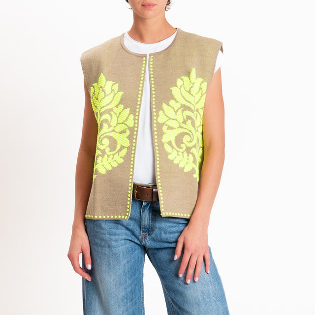 Tensione in-Gilet misto alpaca fantasia arabesque - cammello/giallo