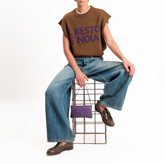 Tensione in-Gilet "IL RESTO È NOIA" misto alpaca - moro/viola