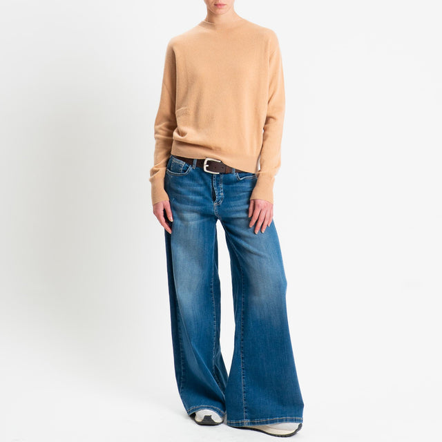 Tensione in-Maglia girocollo 100% LANA - cammello