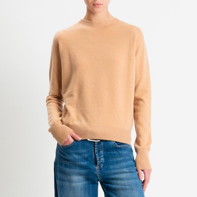 Tensione in-Maglia girocollo 100% LANA - cammello
