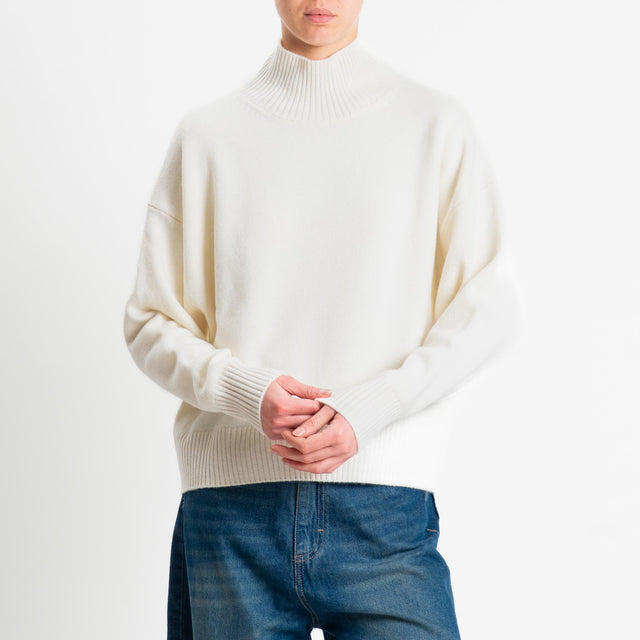 Tensione in-Maglia collo alto 100 % LANA - panna