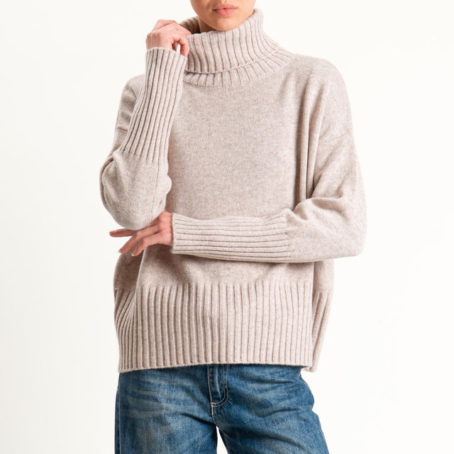 Tensione in-Maglia collo alto 100 % lana - castoro