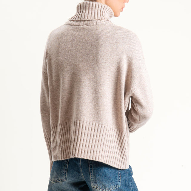 Tensione in-Maglia collo alto 100 % lana - castoro