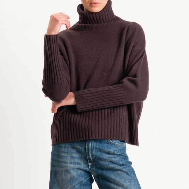 Tensione in-Maglia collo alto 100 % lana - moro