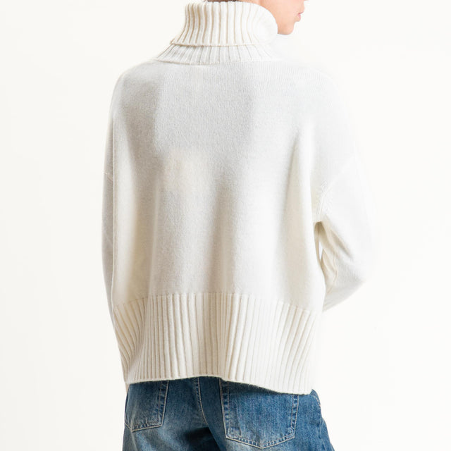 Tensione in-Maglia collo alto 100 % lana - panna