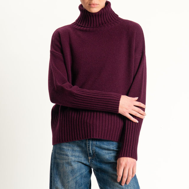 Tensione in-Maglia collo alto 100 % lana - vino