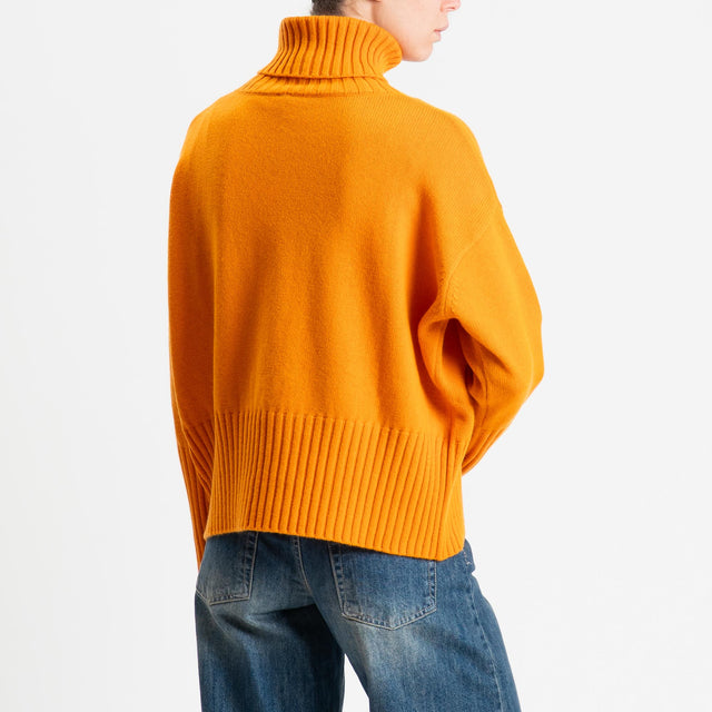 Tensione in-Maglia collo alto 100 % lana - arancio