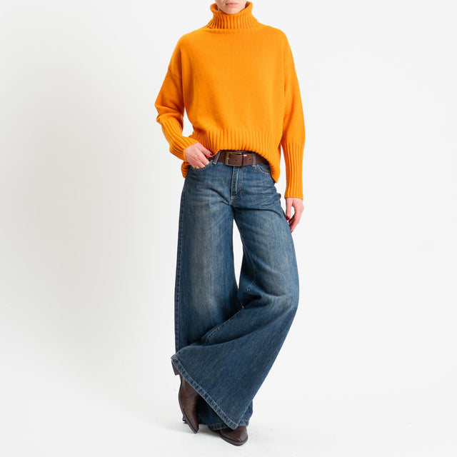 Tensione in-Maglia collo alto 100 % lana - arancio