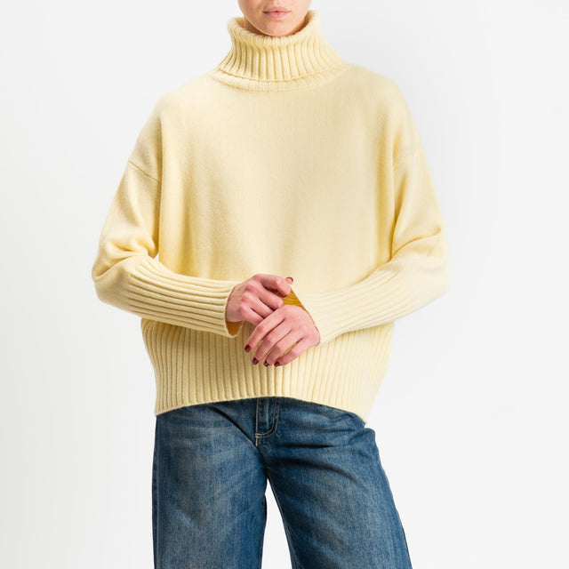 Tensione in-Maglia collo alto 100 % lana - giallo