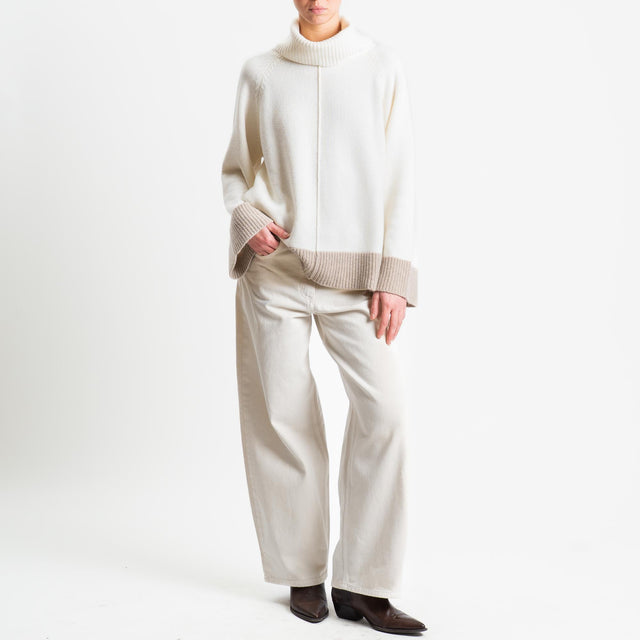 Vicolo-Maglia bicolore collo ad anello misto cashmere - latte/tortora