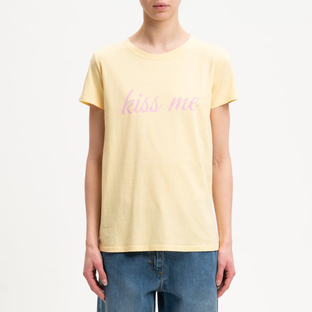 Vicolo-T-shirt KISS ME - mimosa