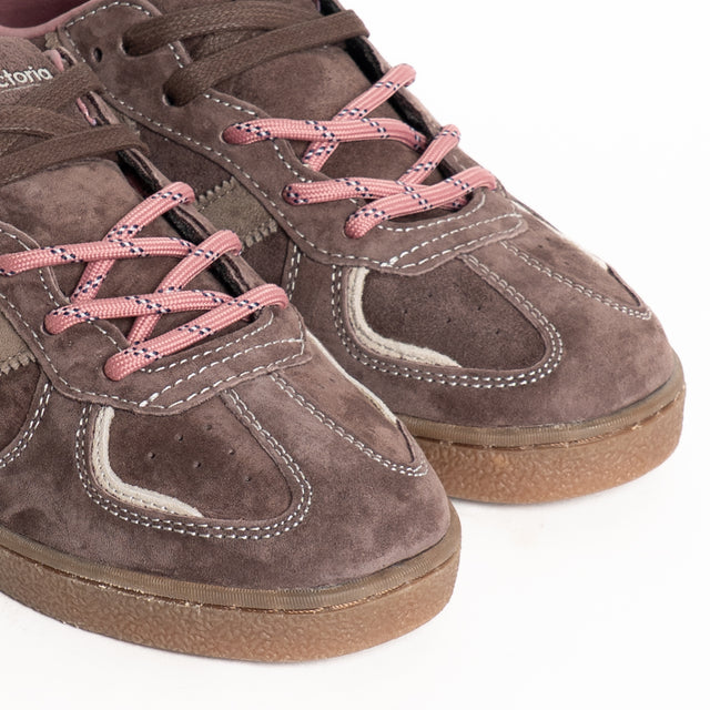 Victoria-Sneakers scamosciata con doppio laccio - marrone