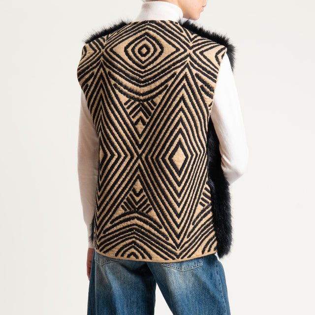 Tensione in-Gilet ecopelliccia fantasia rombo - camel/nero