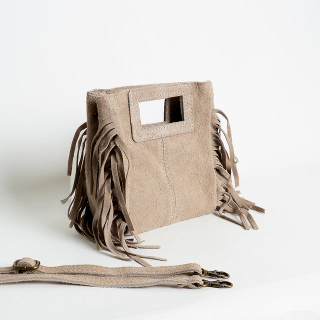 W by Whitemood-Mini borsa a mano scamociata con frange - sand