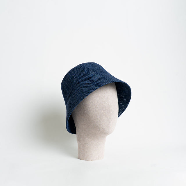 W by Whitemood-Bucket hat in rafia intrecciata - blu