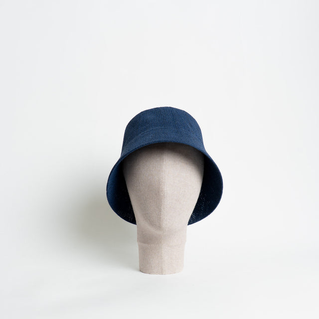 W by Whitemood-Bucket hat in rafia intrecciata - blu
