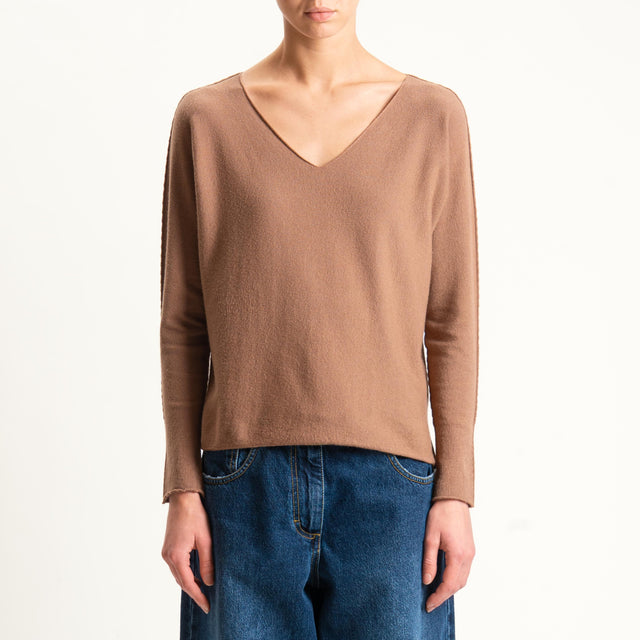 Zeroassoluto-Maglia scollo v con spacchi - camel