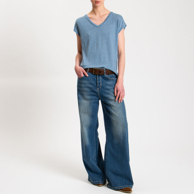 Zeroassoluto-T-shirt scollo V in lino - jeans