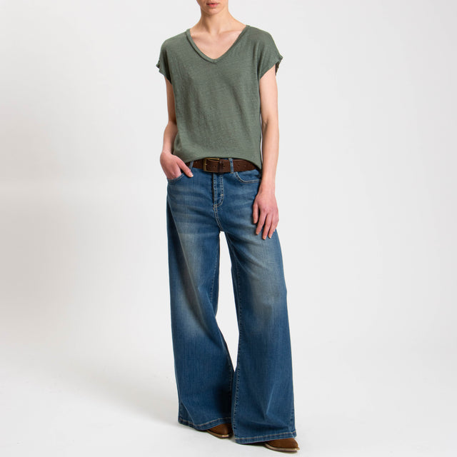 Zeroassoluto-T-shirt scollo V in lino - militare