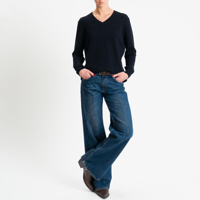 Zeroassoluto-Maglia scollo v regular fit - nero