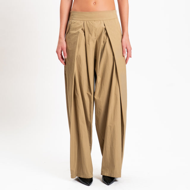 Zeroassoluto-Pantalone piega davanti elastico dietro- cammello