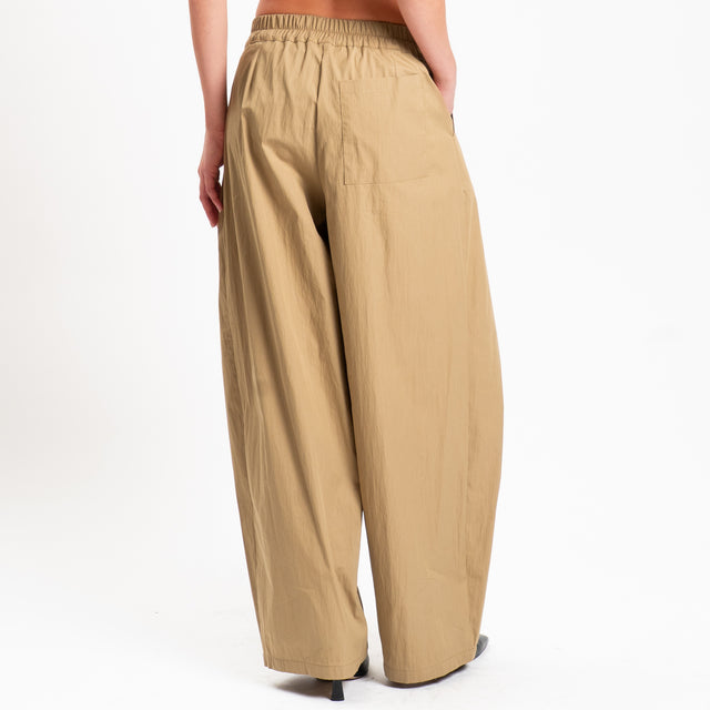 Zeroassoluto-Pantalone piega davanti elastico dietro- cammello