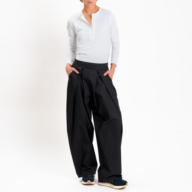 Zeroassoluto-Pantalone piega davanti elastico dietro - nero