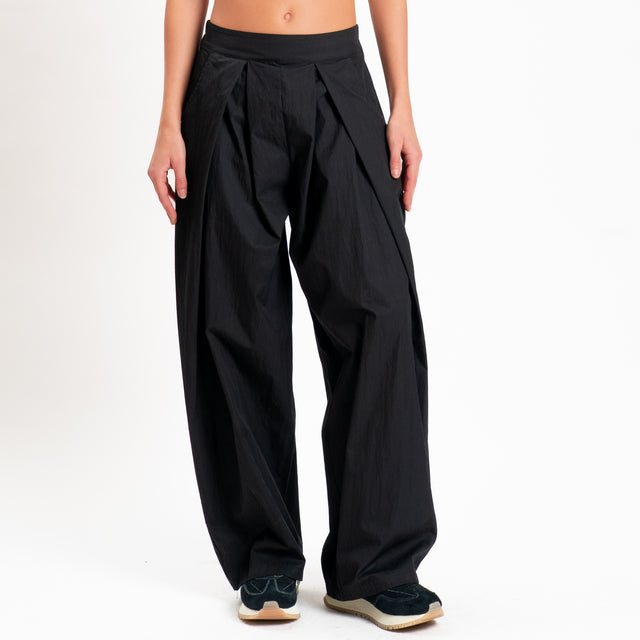 Zeroassoluto-Pantalone piega davanti elastico dietro - nero