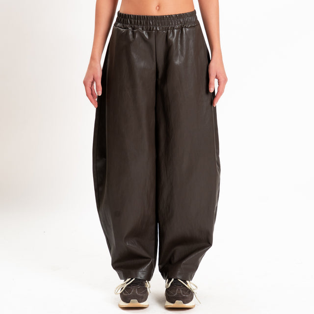 Zeroassoluto-Pantalone similpelle elastico in vita - moro