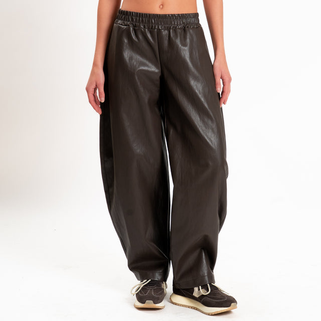 Zeroassoluto-Pantalone similpelle elastico in vita - moro
