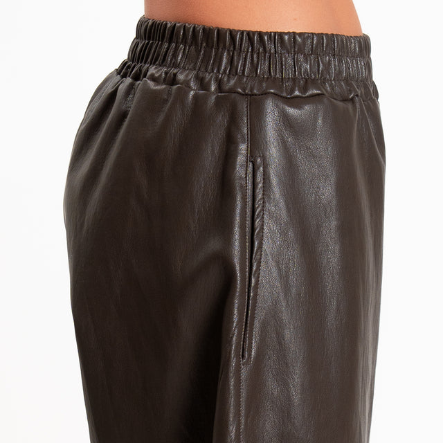 Zeroassoluto-Pantalone similpelle elastico in vita - moro