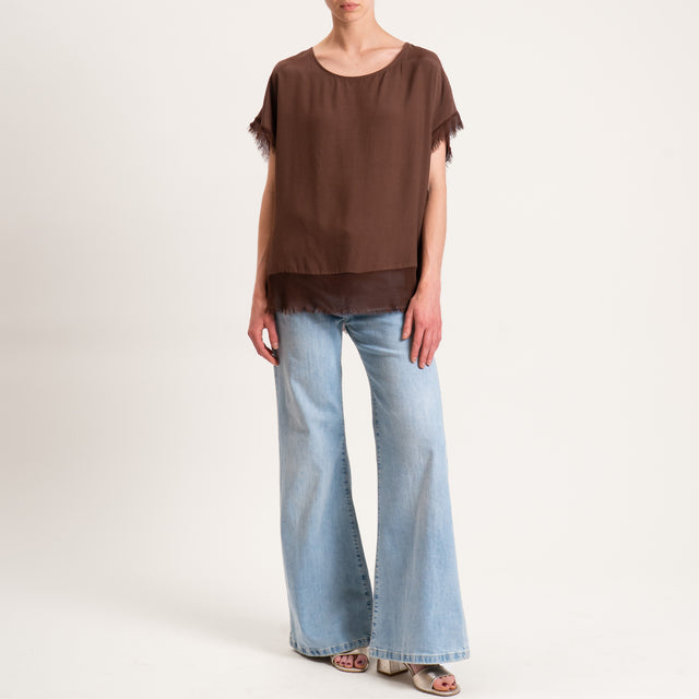 Zeroassoluto-Blusa in viscosa bordi sfrangiati bottoni dietro - choco