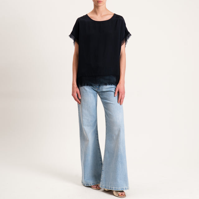 Zeroassoluto-Blusa in viscosa bordi sfrangiati bottoni dietro - nero