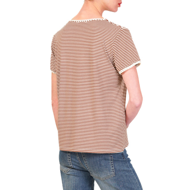 Camiseta Zeroassoluto con rayas finas y ribetes elásticos de algodón - blanco/tabaco