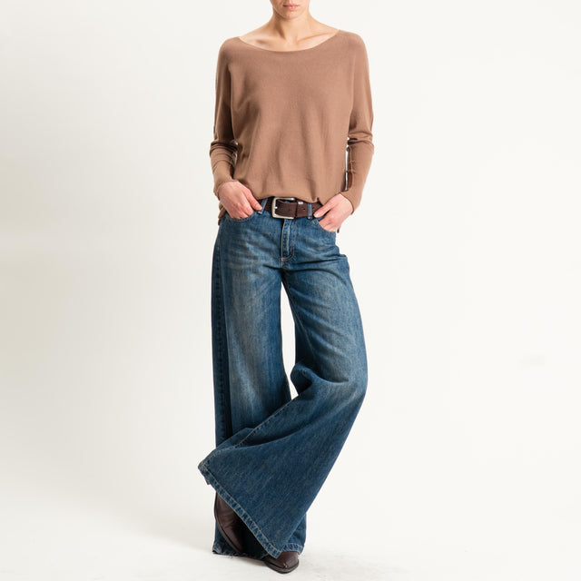 Zeroassoluto-Maglia girocollo spacchi laterali - camel