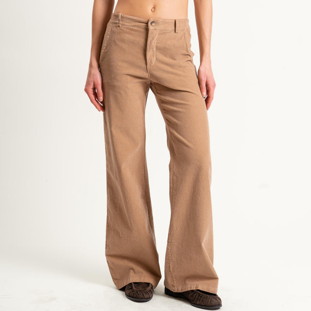 Zeroassoluto-Pantalone LILLY velluto millerighe - camel