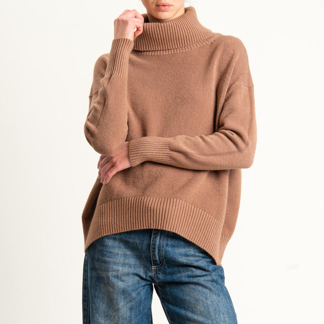 Zeroassoluto-Maglia collo alto - camel