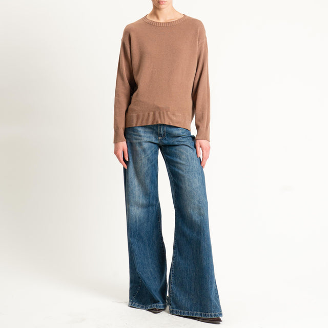 Zeroassoluto-Maglia girocollo spacco dietro - camel