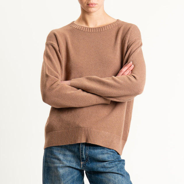 Zeroassoluto-Maglia girocollo spacco dietro - camel