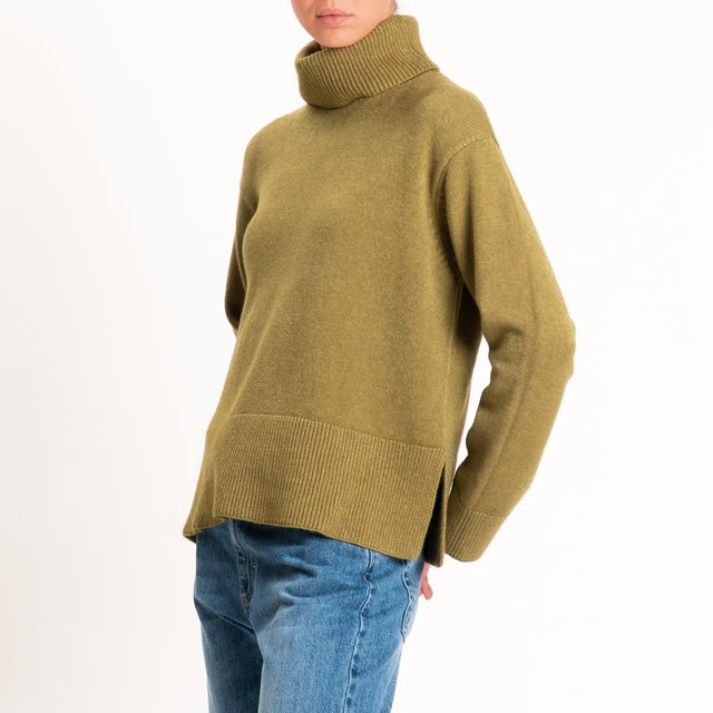 Zeroassoluto-Maglia scatola collo ad anello cannolè - olio