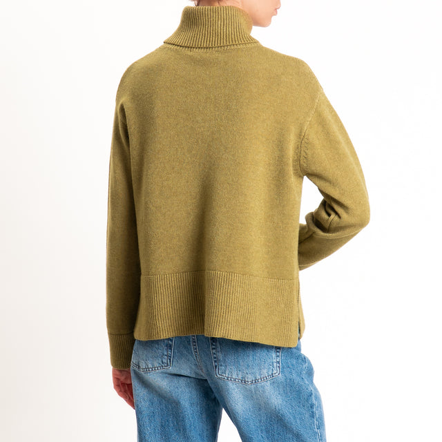 Zeroassoluto-Maglia scatola collo ad anello cannolè - olio